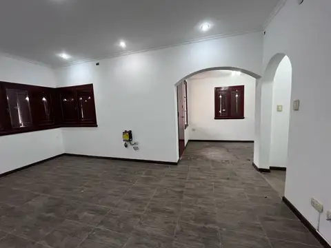 Casa 6 ambientes con pileta en Bernal APTO CREDITO