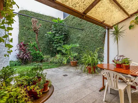 Casa 8 ambientes con 4 baños