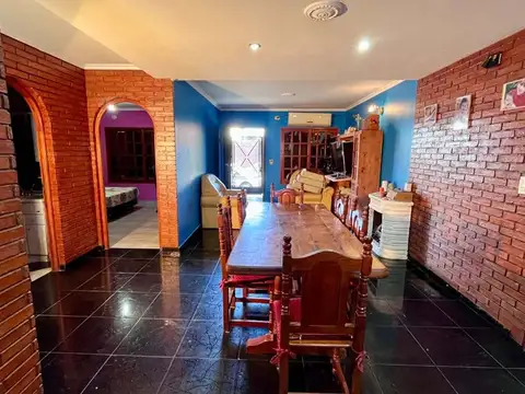 Casa en Venta con 3 cocheras