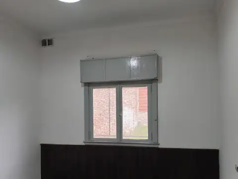 DEPARTAMENTO 3 AMBIENTES TIPO CASA CON PATIO Y TERRAZA – SIN EXPENSAS Llorente 150 – Avellaneda
