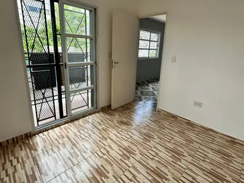 Departamento en Alquiler en Isidro Casanova, $ 400.000