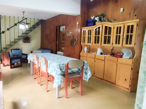Casa 4 ambientes con 2 baños