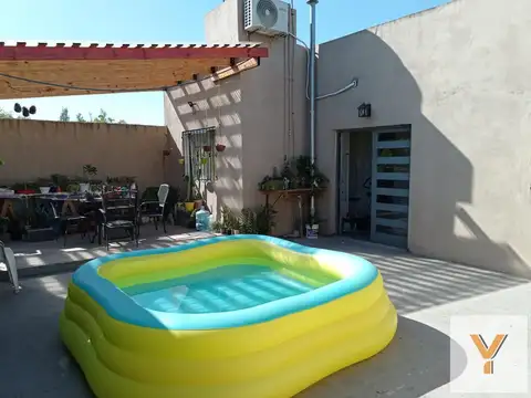 Casa 6 ambientes con 2 baños