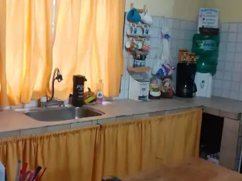 Casa 4 ambientes con 1 baño