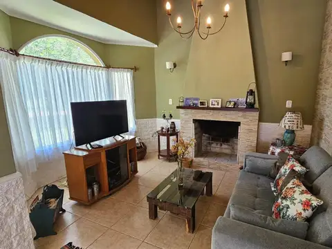 Venta Casa con pileta Altos de Ñandubay