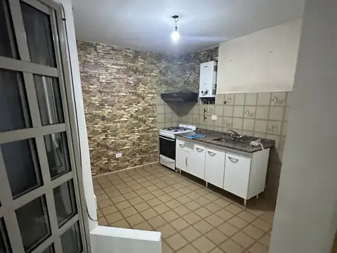 Depto Tipo Casa en Alquiler en Mataderos, $ 900.000