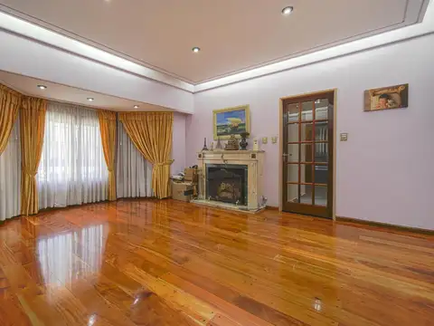 Casa en Venta con 4 cocheras