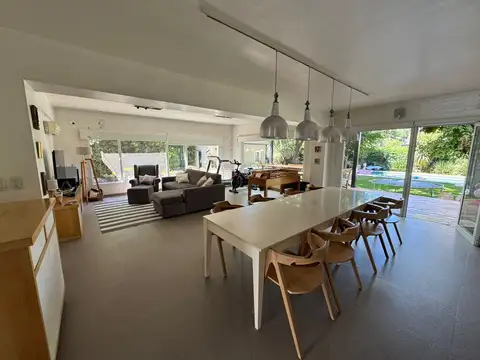 Casa en Venta con 4 cocheras