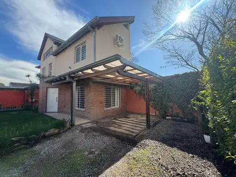 Depto Tipo Casa en Alquiler de 4 ambientes