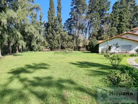 Casa en venta sobre la calle J.R Jimenez, en el Barrio Los jazmines. Del Viso, Pilar. APTA CREDITO