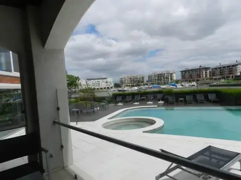 Excelente planta baja con jardin en venta en Miradores de la Bahia, Nordelta