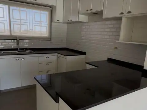 Venta casa 3 dormitorios 208 m2, a estrenar, Barrio el Molin