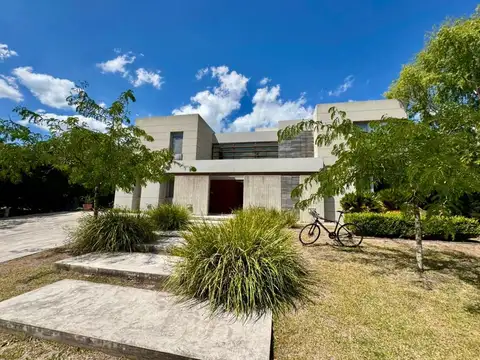 Casa Muelle al Agua Barrio Cabos del Lago Nordelta