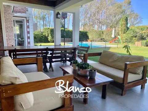 Casa 6 ambientes con 5 baños