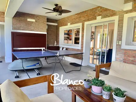 Casa en Venta con 3 cocheras