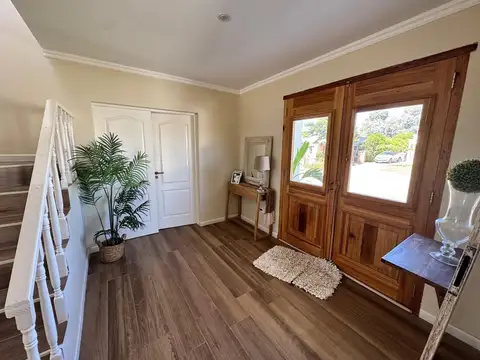 Casa 5 ambientes con 2 baños