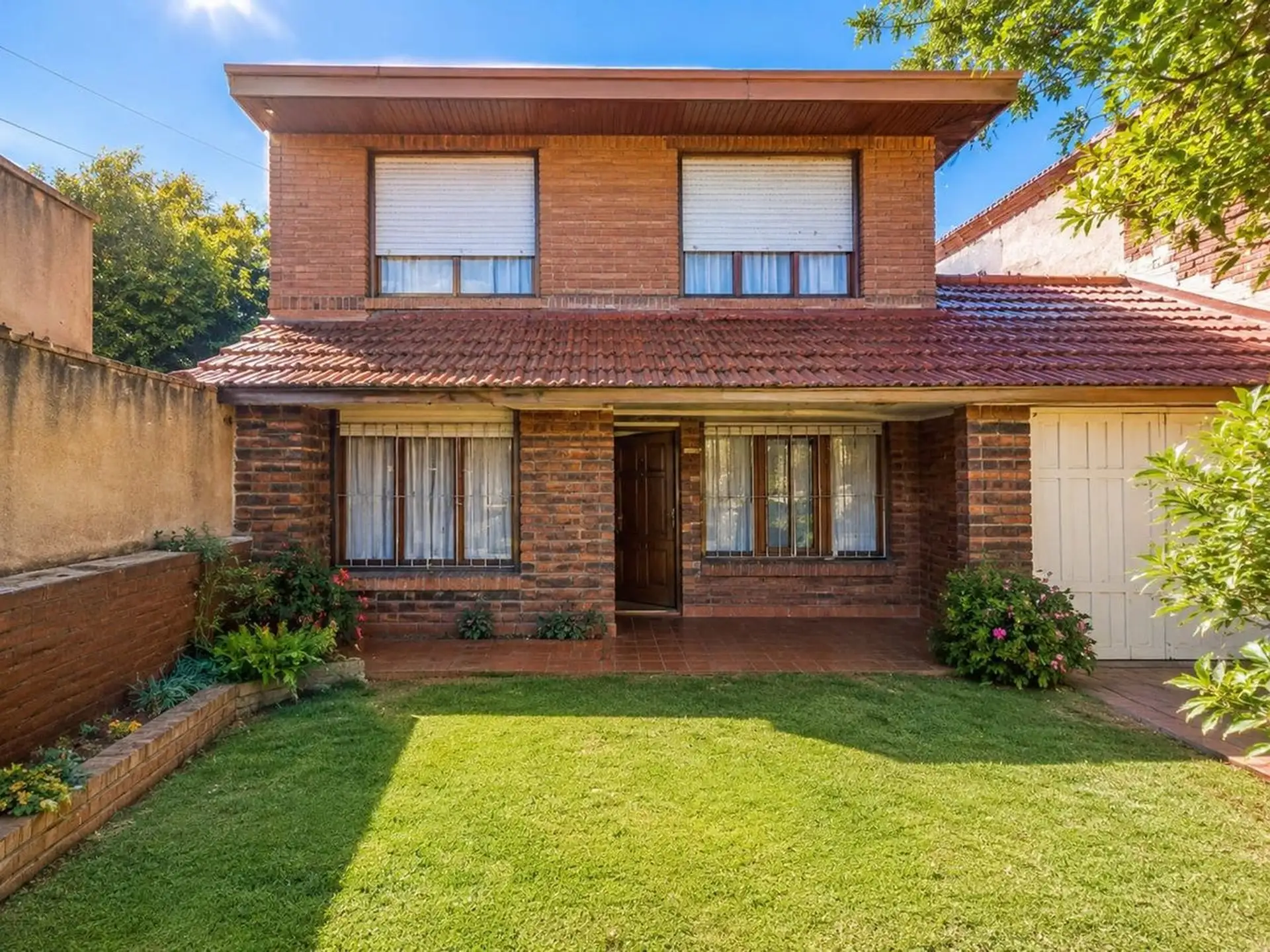 VENTA CASA 5 AMB PTA MOGOTES GRAN JARDíN Y QUINCHO