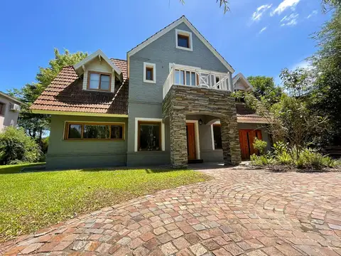 Hermosa propiedad con piscina en Saint Thomas Norte, Canning.