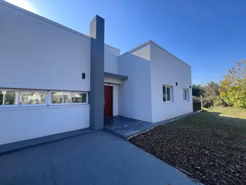 Casa en Venta Haras Santa Maria-Desarrollada en 1 planta-4 Dormitorios-Seguridad-Colegio-Deportes