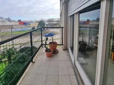 Departamento - 4 ambientes - Balcón - Reciclado