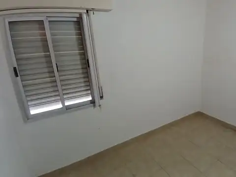 Depto Tipo Casa en Alquiler en Caseros, $ 420.000