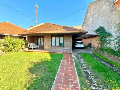 Casa en venta en barrio Parque Luro