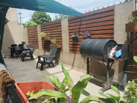 Depto Tipo Casa 5 ambientes con 2 baños