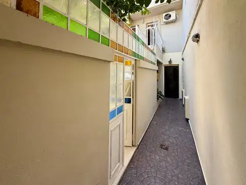 Casa de pasillo a venta en Abasto. 3 dormitorios   escritorio, patio, quincho, terraza.