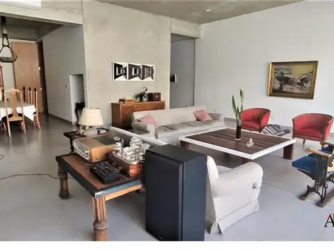 Casa en Venta con 5 cocheras