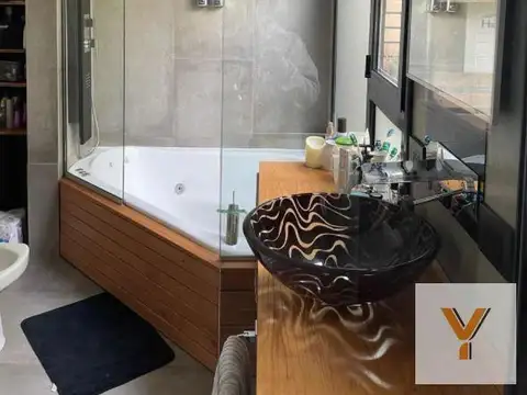 Casa 4 ambientes con 2 baños