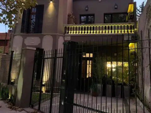 Casa en venta - 3 dormitorios 3 baños - Cochera - 250mts2 - Temperley