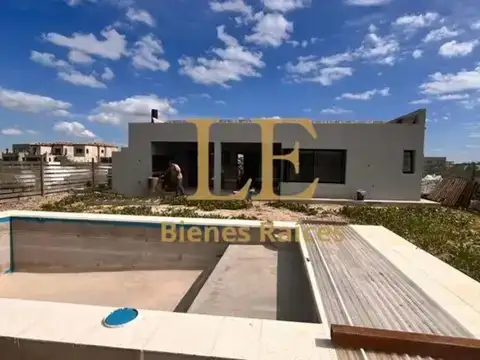 Casa 5 ambientes con 3 baños