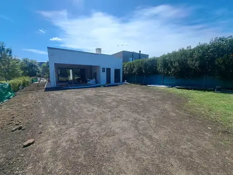 Casa en Venta en Pilar del Este - Santa Elena, USD 175.000