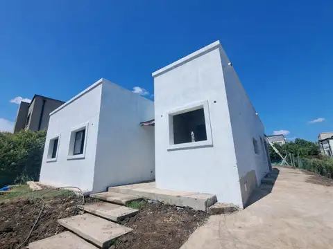 VENTA CASA 4 AMBIENTES SANTA ELENA PILAR DEL ESTE