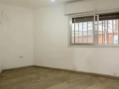 Depto Tipo Casa en Venta en Azcuenaga, USD 60.000