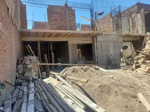 VENTA EN POZO DEPARTAMENTO PB   B° RINCON VENETO