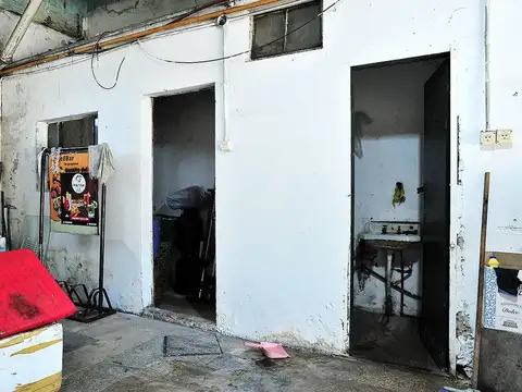 VENTA GALPON  CON BAÑO Y FONDO EN VILLA DOMINICO