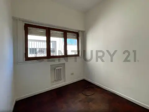 VENTA DEPARTAMENTO 3 AMBIENTES CASTELAR , 2 cuadras de la Estación