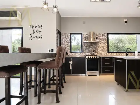Casa 5 ambientes con 3 baños