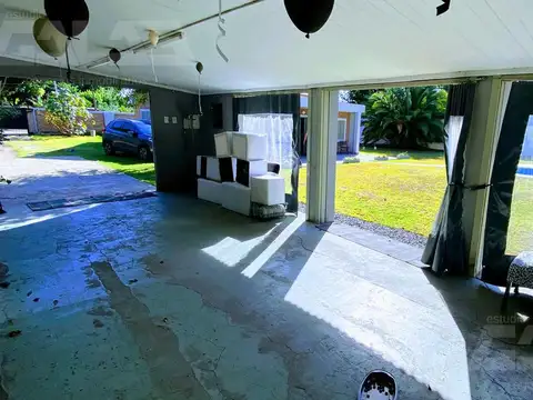 Casa en Alquiler con 6 cocheras