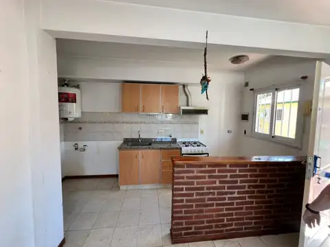 DEPARTAMENTO DOS AMBIENTES CON COCHERA MORON