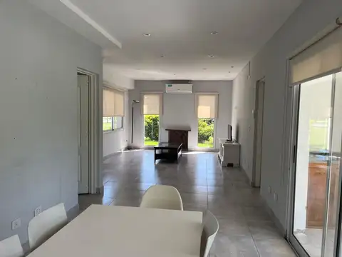 Casa 5 ambientes con 4 baños