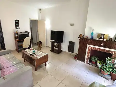 VENTA | CHALET 3 AMB CON DEPENDENCIA Y COCHERA | ZONA GUEMES |