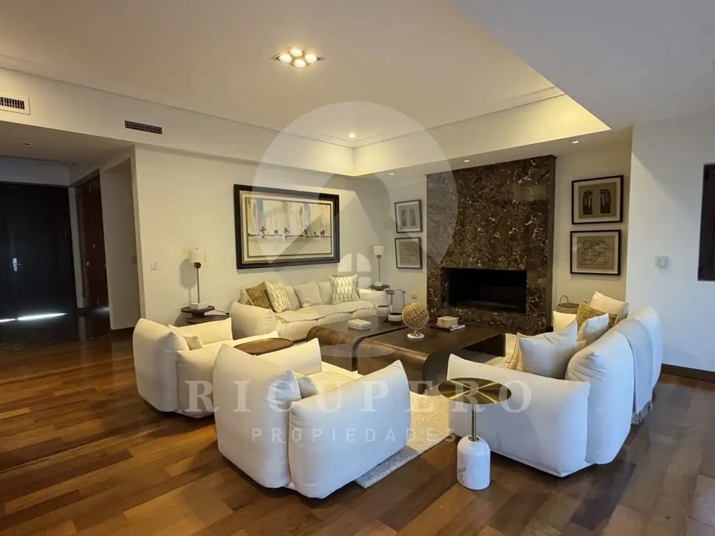 Casa en Alquiler en Abril Club De Campo