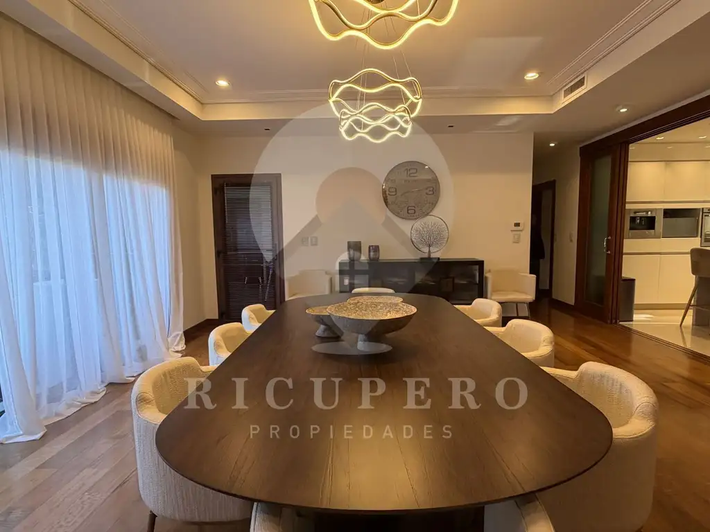 Casa en Alquiler con cochera