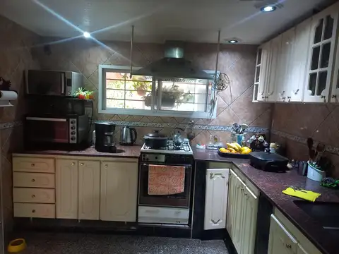 Depto Tipo Casa 5 ambientes con 2 baños