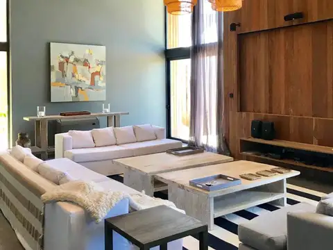 Casa en Alquiler Temporal en Punta del Este, USD 95.000