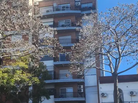 Olivos: en Alquiler Cochera Cubierta