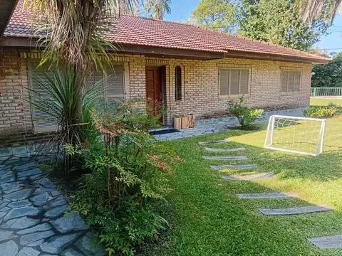 Amplia casa en excelente ubicacion toda PB