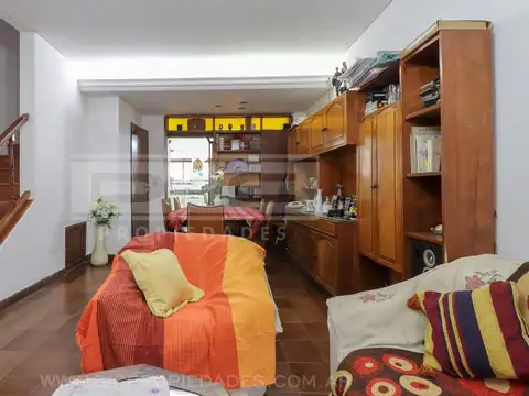 Pedernera al 700, entre Eduardo wilde y Thames